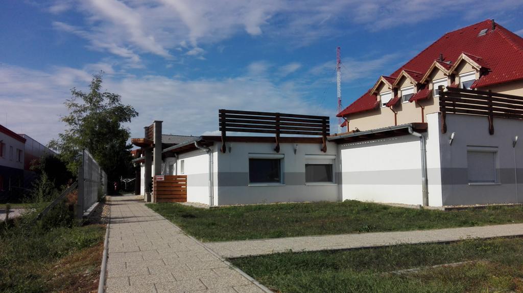 M0 Lakihegy Horgony U 10 Motel Szigetszentmiklos Ngoại thất bức ảnh